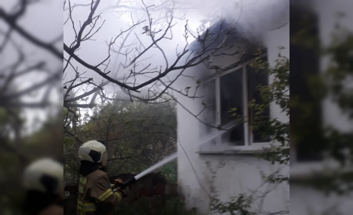 Bandırma’da akli dengesi bozuk kişi yangın çıkardı