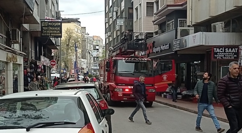 Korkutan Duman İş merkezini boşalttırdı. Böyle yangın görülmedi