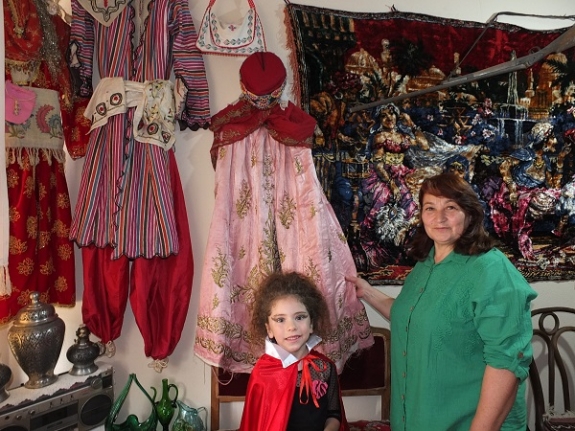 Burhaniye'de çiftliğini müzeye döndüren ailenin evi ilgi odağı oldu
