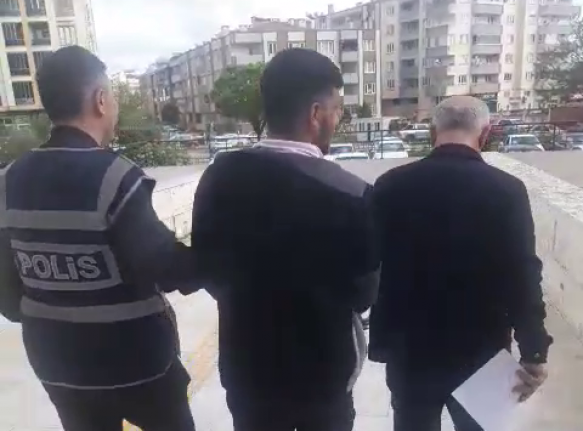 Edremit’te market kasasından para çalan kişi polise yakalandı