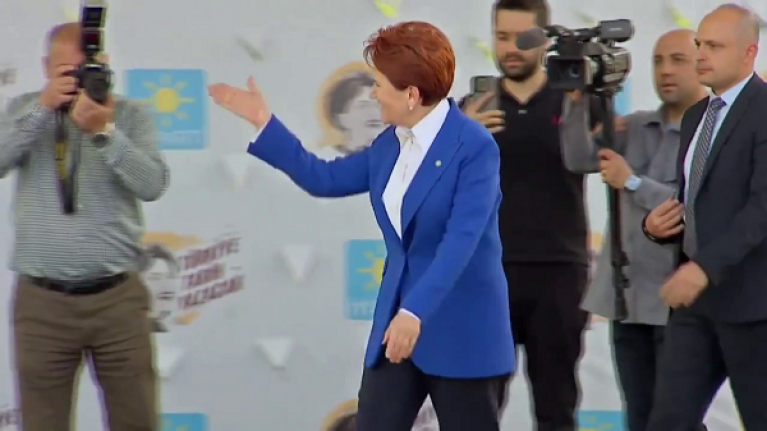 İYİ Parti Genel Başkanı Meral Akşener Balıkesir'de dua etti