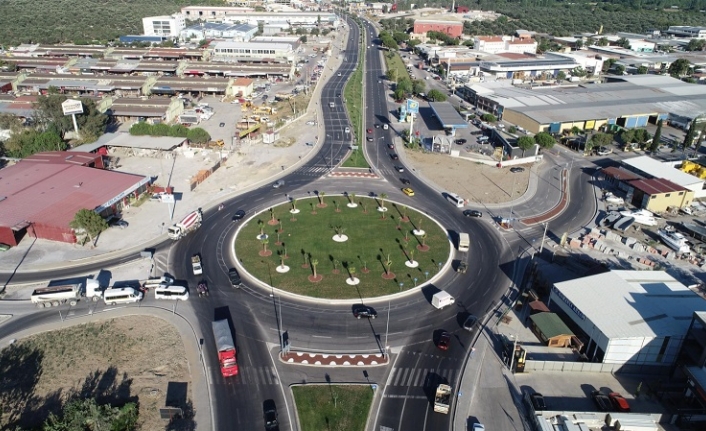 Hedef tıkanan yaz trafiğini rahatlatmak Edremit-Akçay Kavşağı’na transit geçiş