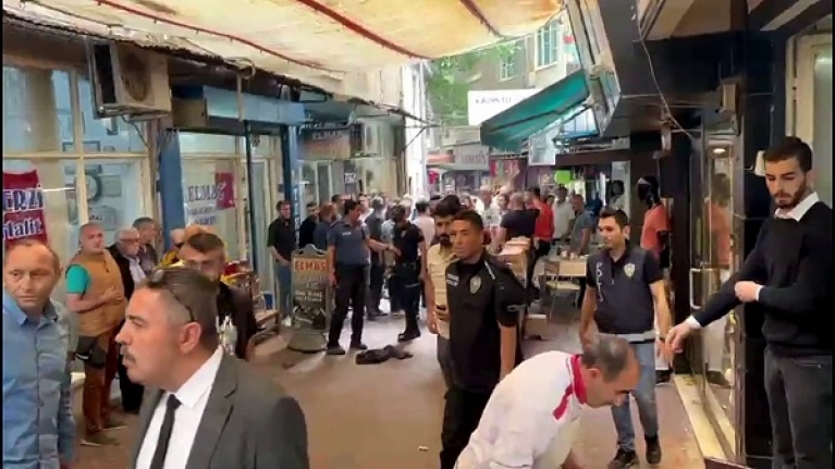 Edremit'te dönerci dükkanına pompalı tüfekle saldırı 