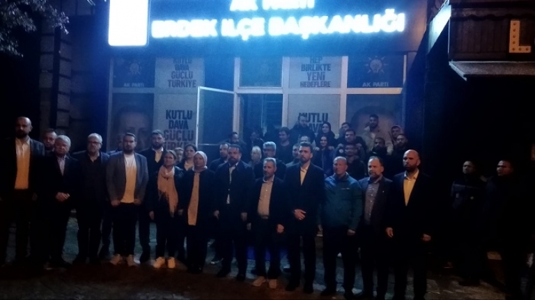 Saldırı anları kamerada: Erdek'te CHP'lilerin saldırısına tepki vardı