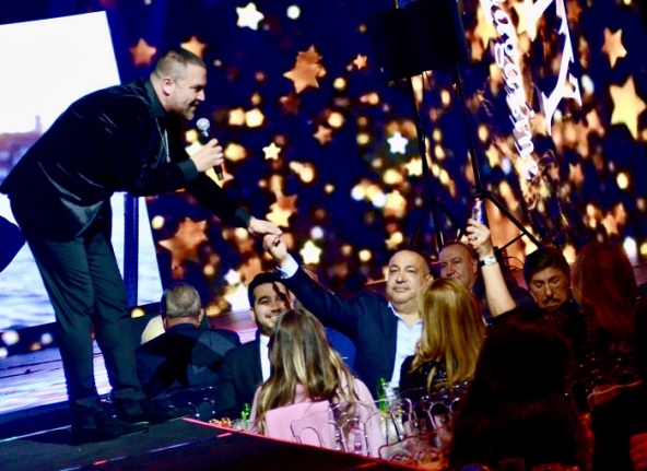 İsmail Özkan, 14.Quality Ödül Töreni'nde yeni şarkısı ile hayran bıraktı
