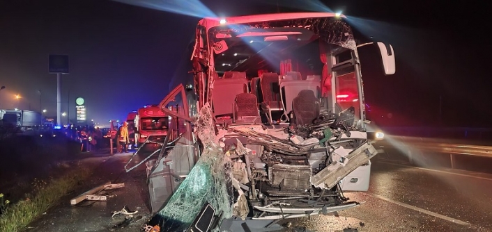Susurluk'ta korkunç kaza: Tur otobüsü kaza yaptı. 33 kişi yaralandı