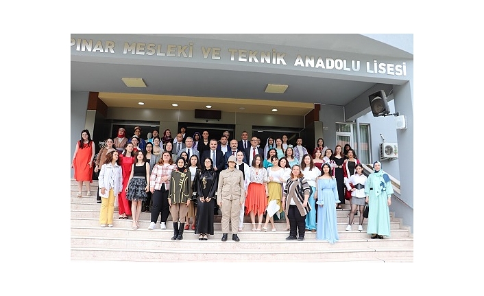 Yılmaz Akpınar MTAL Lisesi'nin Öğrencilerinden Defile Organizasyonu