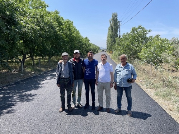 Burhaniye Çoruk Mahallesinde yol sevinci