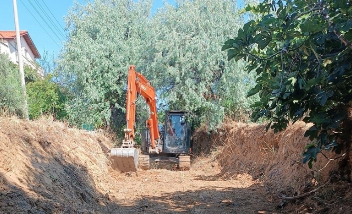 Burhaniye'de çalışmalarla sel baskınlarının önüne geçiliyor