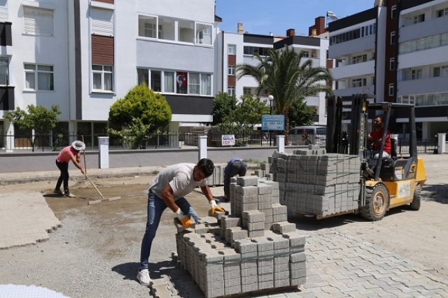 Edremit Altınkum ve İkizçay’da yol çalışmaları büyük bir hızla sürüyor