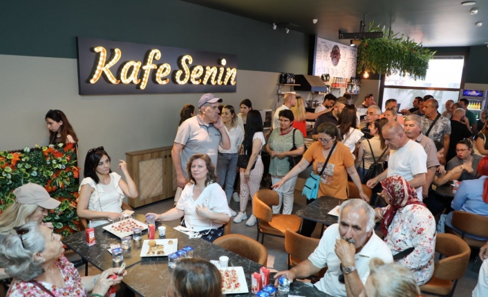 “Kafe Senin”, Hizmete Girdi 