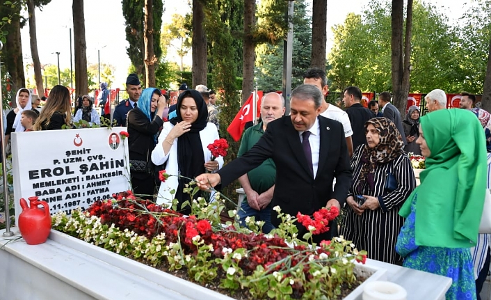 Vali Şıldak Arife Gününü Şehit Ailelerine Ayırdı