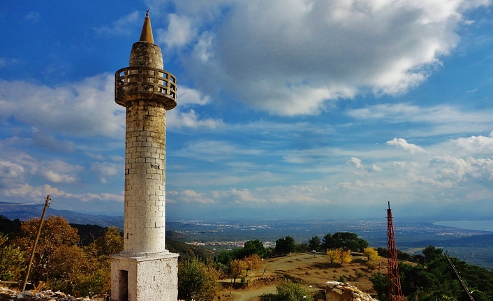 300 yıllık tarihi minare yeniden yapılacak.