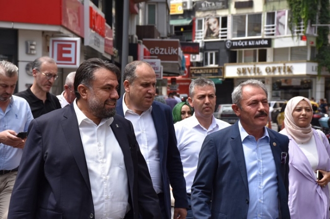 AK Parti Milletvekili Şahin Tin, Balıkesir’de teşkilatlarda rüzgar gibi esti