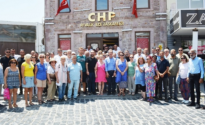 Ayvalık CHP’de Başkan Şalmanlı adaylığını açıkladı