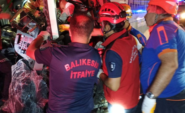 Balıkesir'de yolcu otobüsü beton mikserine arkadan çarptı: 41 yaralı
