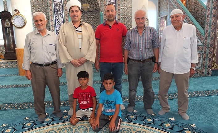 Burhaniye’de Çifte Minareli Cami imece ile pırıl pırıl oldu