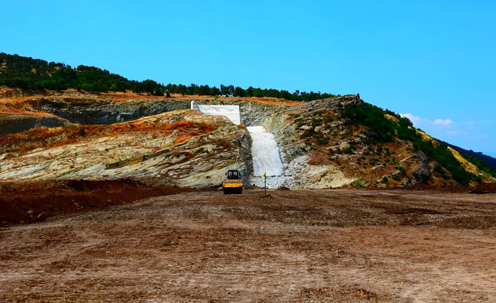 Burhaniye’de Reşitköy Barajı inşaatı hızla devam ediyor