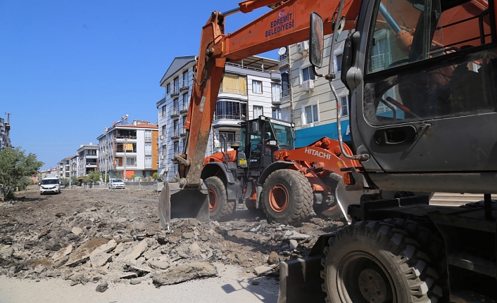 Edremit Belediyesi yol yapım çalışmalarına devam ediyor!