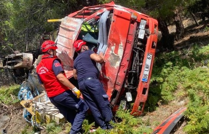 Edremit'te freni boşalan araç şarampole yuvarlandı