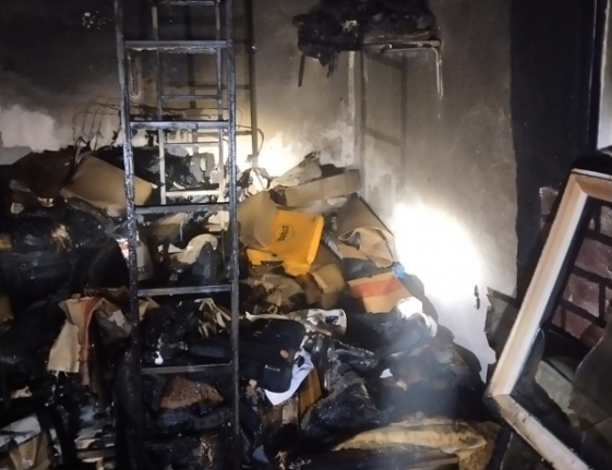 Gönen'de Ayakkabı Mağazası yandı