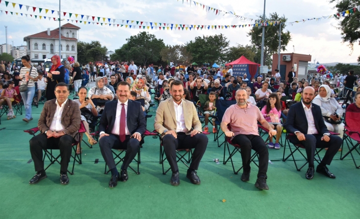 Bandırmalılar, Seyirlik Akşamlara büyük ilgi gösterdiler