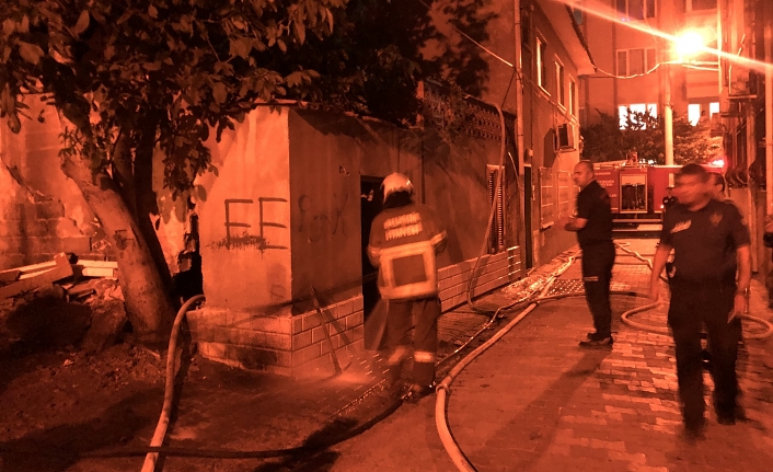 Burhaniye'de ev yangını korkuttu