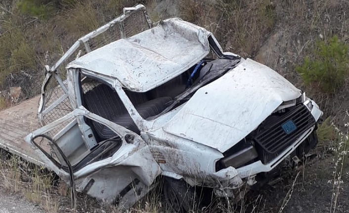Burhaniye’de şarampole uçan kamyonet sürücüsü hayatını kaybetti