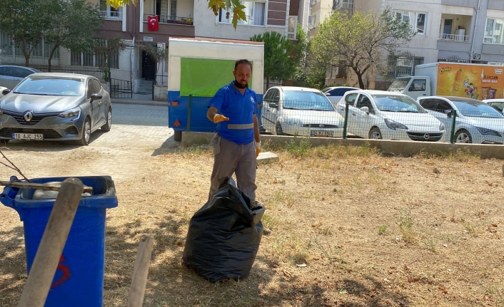 Edremit Belediyesi'nin ilçe geneli temizlik mesaisi sürüyor