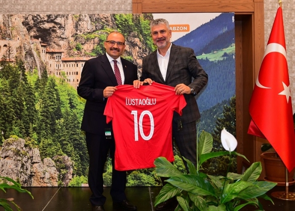 Trabzon'dan uğurlanan Vali İsmail Ustaoğlu 10 numaralı forma ile geliyor