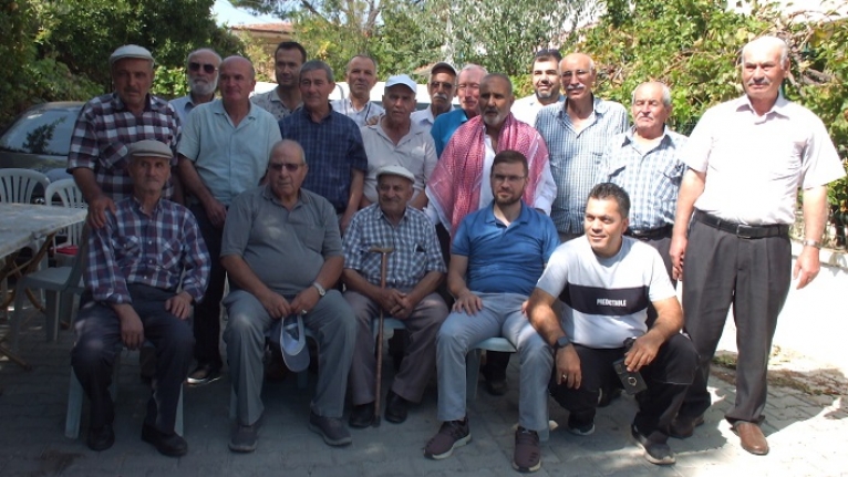 16 yıl beklemeden sonra hacca gitti sevincini dostları ile paylaştı