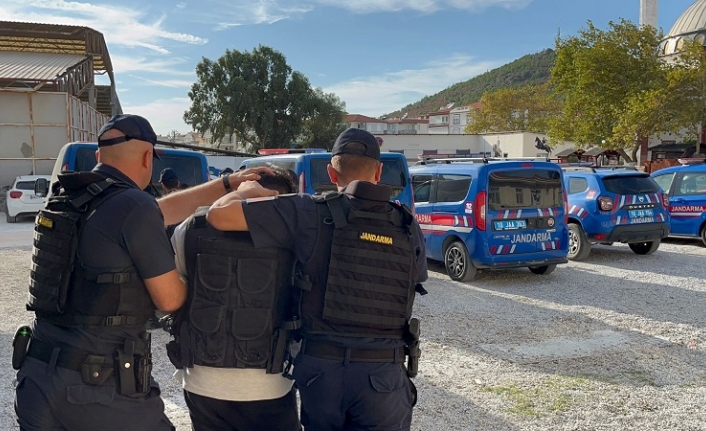 Ayvalık'ta jandarma cinayeti aydınlatmak için adeta iğne ile kuyu kazdı