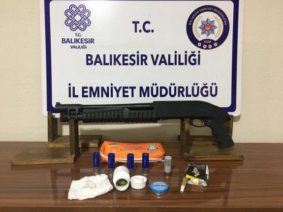 Balıkesir'in 8 ilçesinde polisin denetimde gözaltına alınan 18 kişiden 9 kişi tutuklandı
