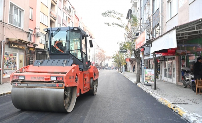 Karesi’de asfaltlama çalışmaları sürüyor