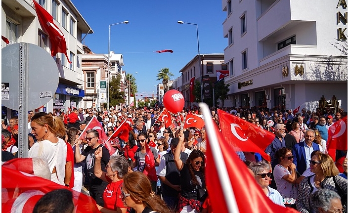 Ayvalık'ta Cumhuriyetin 100. Yıldönümü Coşkuyla Kutlandı