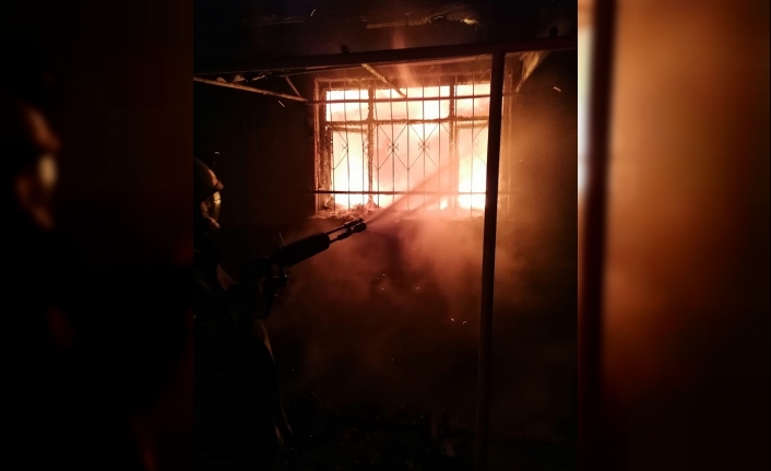 Bostancı'da korkutan yangın