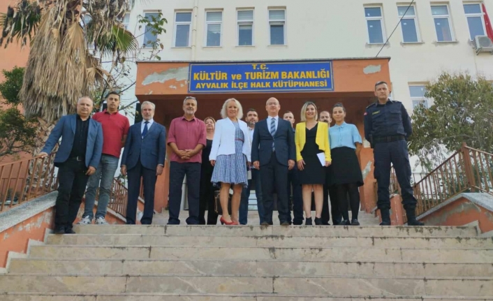 Cumhuriyetin 100. Yılına “Güzelliğin İzinde” Ebru Sergisi