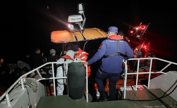 Ayvalık’ta 29 düzensiz göçmen kurtarıldı