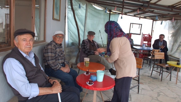 Balya'da köy Kahvehanelerini Kadınlar Çalıştırıyor