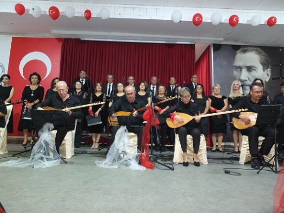 Burhaniye'de Cumhuriyetin 100. yılında  konser coşkusu