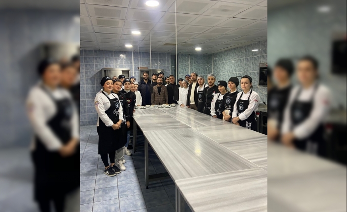 Burhaniye'de  Gastronomi Öğrencileri Dünya Mutfağını Öğreniyor