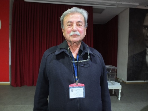 Burhaniye’de Murat Altıntaş 27 yıldır divan başkanlığı yapıyor