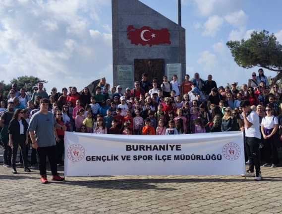 Burhaniyeli öğrenciler Çanakkale Kahramanı Koca Seyit’i ziyaret etti