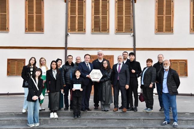 Kazak Gazeteciler Karesi Atatürk Evi'nde