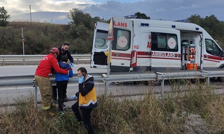 Susurluk’ta kontrolden çıkan araç orta refüje uçtu