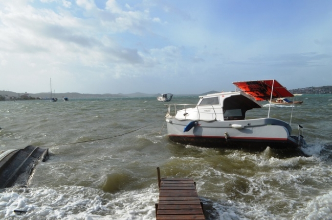 Ayvalıklı Amatör Balıkçı Ve Tekne Sahiplerinden “Barınak” İsyanı