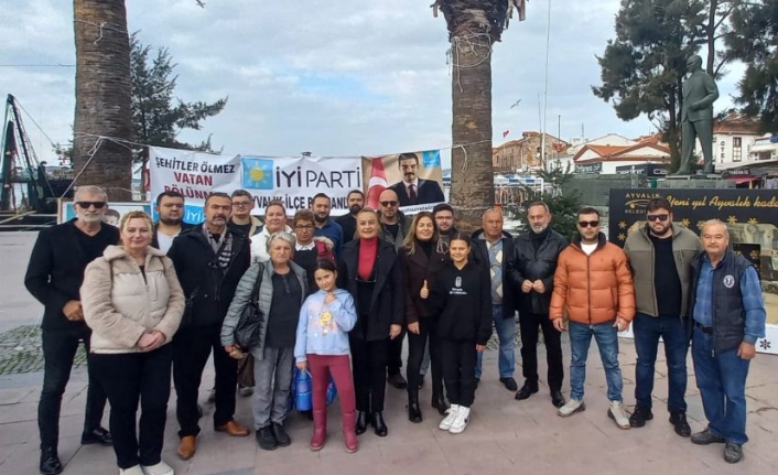 Ayvalık’ta İyi Parti Sinan Ateş Ve Şehitleri Unutmadı