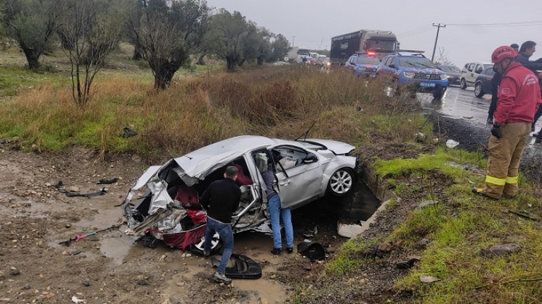 Ayvalık’ta zincirleme kazada, karayolu savaş alanına döndü: 8 yaralı