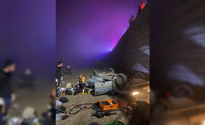 Balıkesir'de köprüden araç uçtu: 2 ölü, 1 yaralı