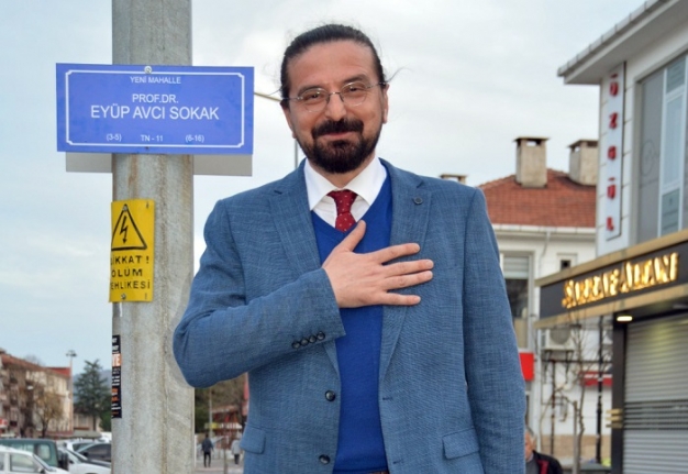 Balıkesir’in sevilen mütevazi kalp doktorunun ismi memleketinde bir sokağa verildi